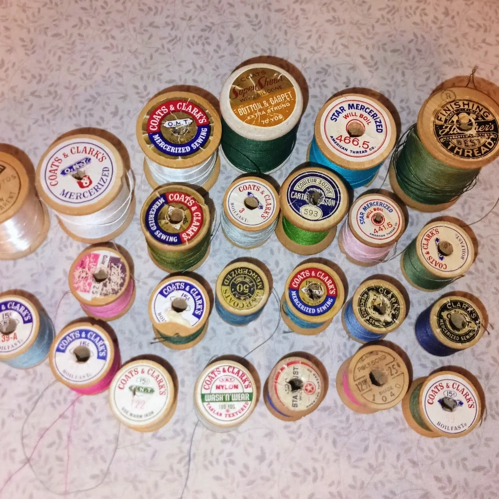 Vintage Assorted Sewing Thread With Wooden Spools Collection - Picture 4 of 7
